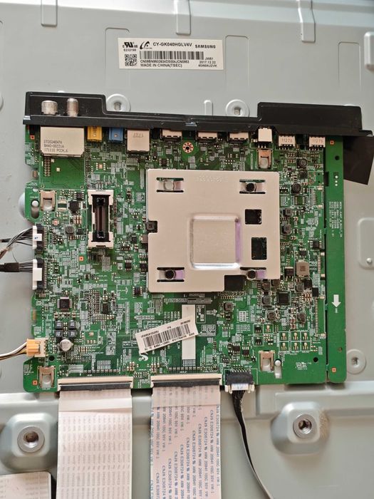 Продам телевізор Samsung UE40MU6103UXUA на запчастини