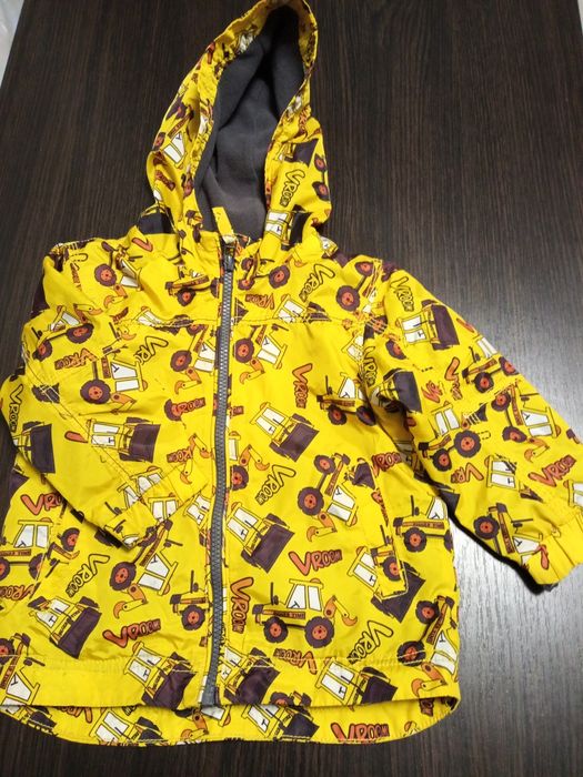 Продам красивую ветровку.