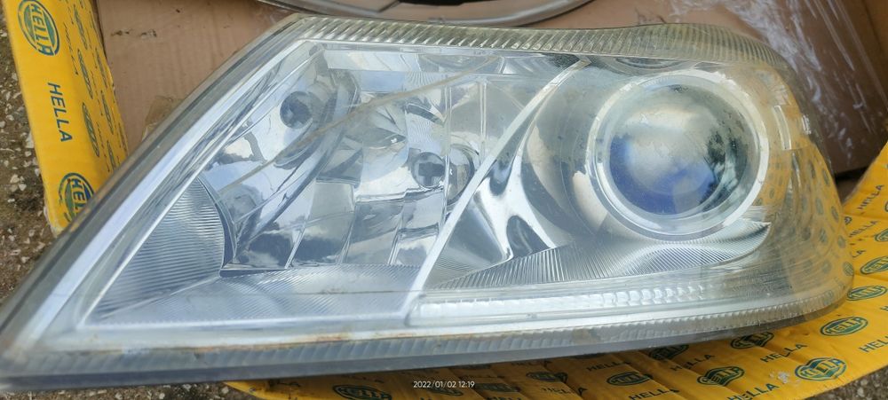 Farol Skoda Octavia 2010 esquerdo