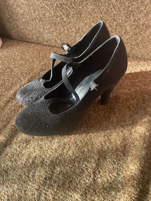Туфлі жіночі на каблуку