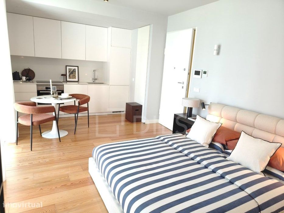 T0 Apartment with Parking Near Marquês de Pombal, Lisbon