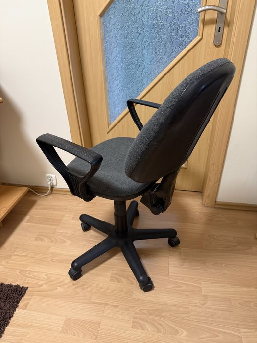 Fotel biurowy obrotowy