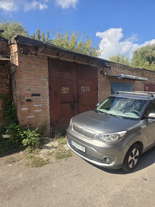 продам гараж з кімнатою в пирогово