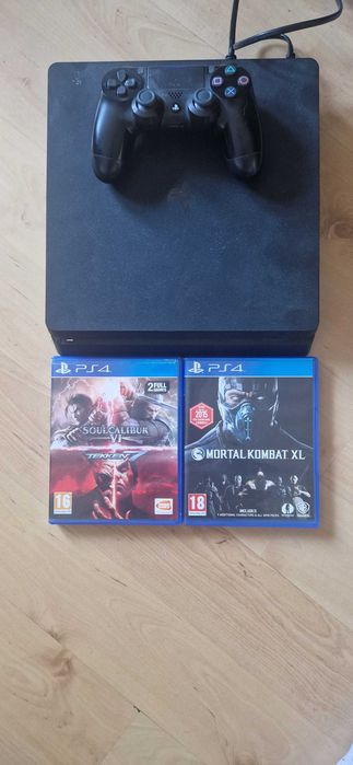 sprzedam konsole PS 4 Slim 1TB + pad i dwie gry