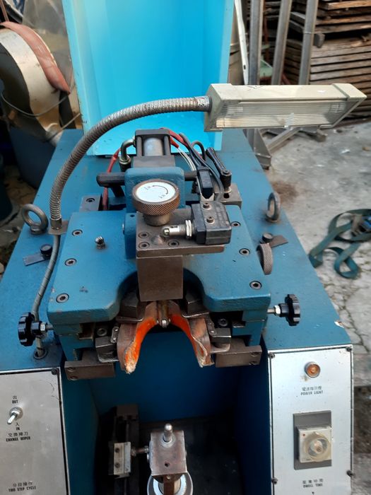 Máquina de montar calcanheiras