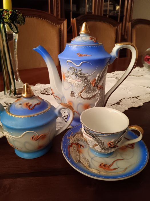 1950s-style coffee service with high relief435182108862074882