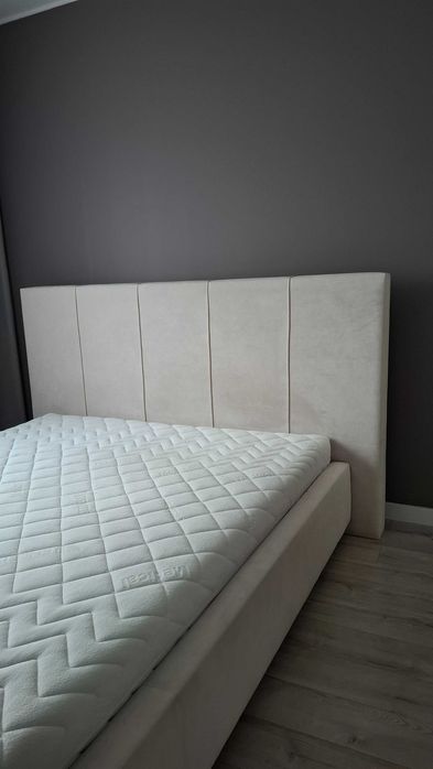 Łózko tapicerowane z materacem 160 cm MK Koło