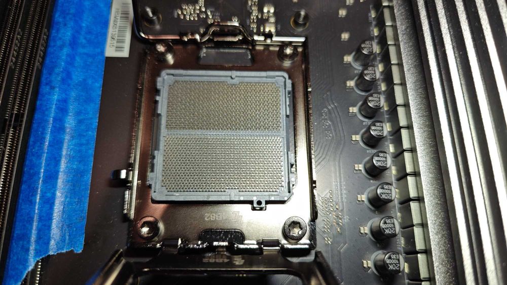 ASROCK X870E TAICHI Lite (jedno z czterech gniazd RAM nie działa)