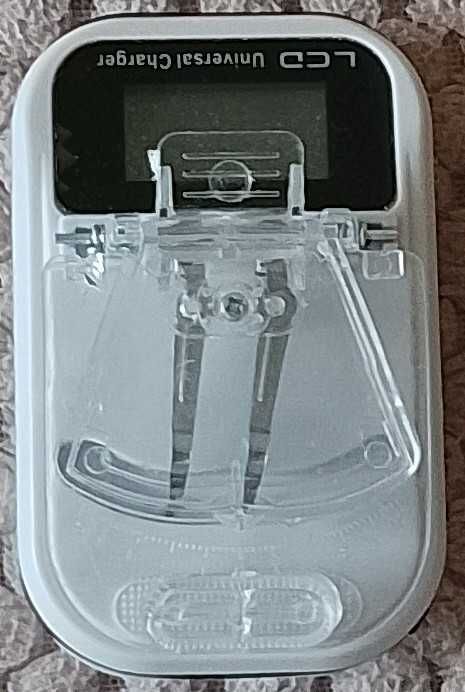 Универсальное зарядное для батарей телефонов