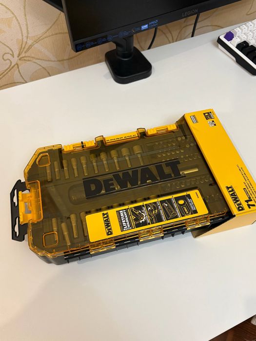 Набір біт і головок DEWALT 71 предмет, новий, запломбований