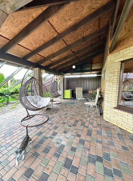 Продам добротный 2-х эт. дом 285 м2 в Обуховке, озеро Попасное, лес