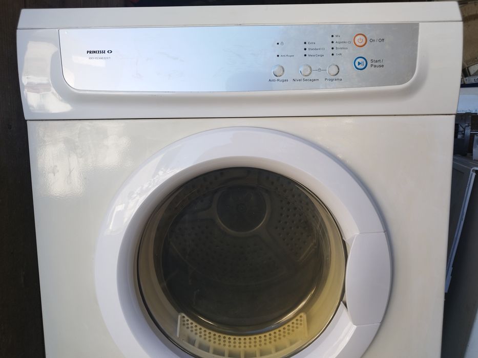 Máquina de secar roupa