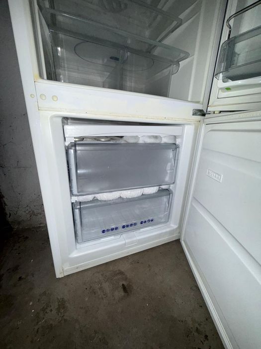 Lodówka Whirlpool 160cm