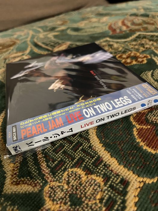 Pearl jam ( cd japan)  live on two legs