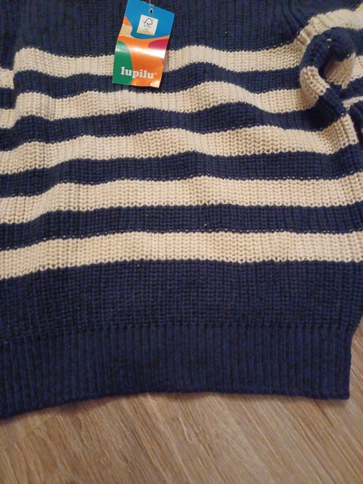 Nowy sweterek dziewczyny rozm.98/104