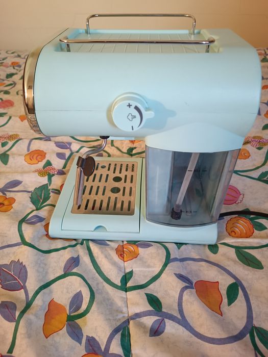 Coffee Machine and Cast Iron Pot64740670670850125