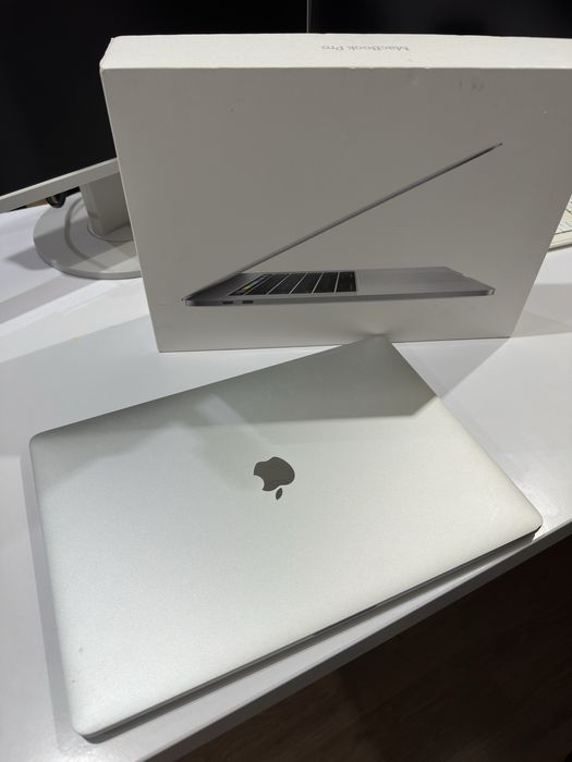 MacBook Pro 15 2016 A1707  i7 | 16GB RAM | 512GB  | Radeon Pro 460 4GB