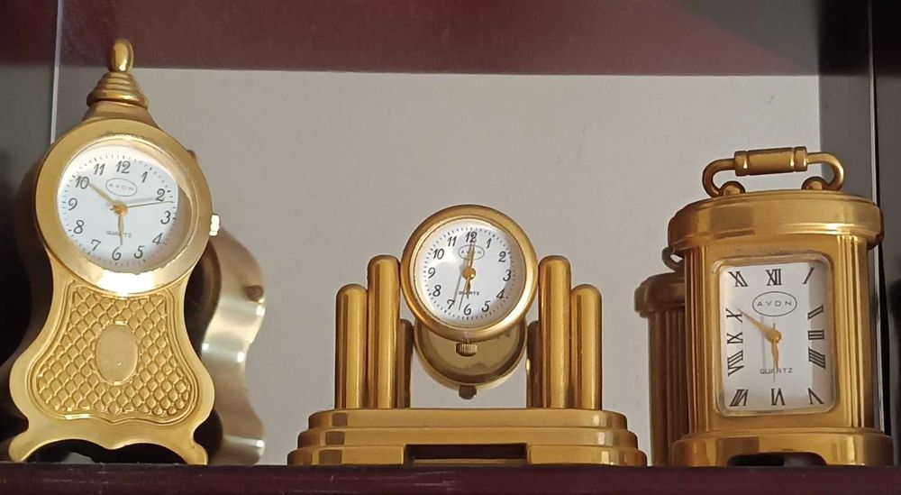 Coleção Avon d os últimos 5 relógios em miniatura