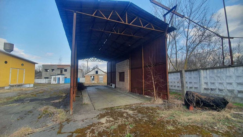 Виробничий комплекс (складські приміщення) в м. Рожище біля м.Луцьк (діл. 0,46га, пл.1347кв.м.)