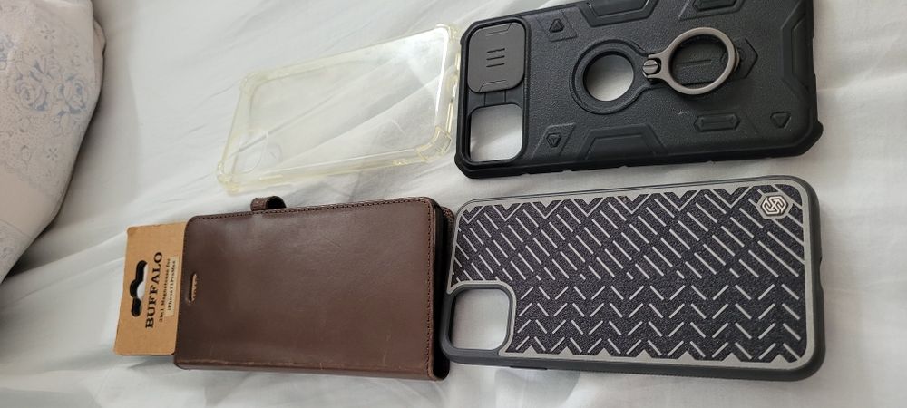 Iphone 11 ProMax futerał i  3 etui