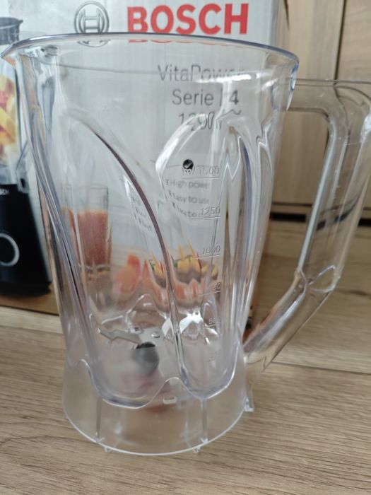 Blender Bosch serie 4, jak nowy 1200W, komplet