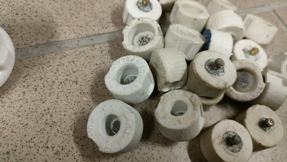 Bezpieczniki elektryczne topikowe 10A i 35A