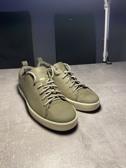 Продам кроссовки ecco