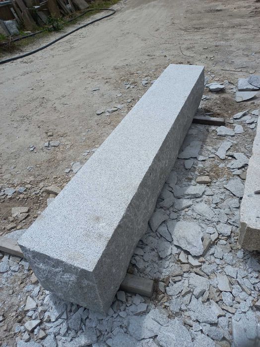 Colunas/pilares em granito