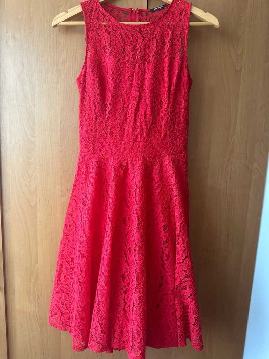 Сукня червона святкова