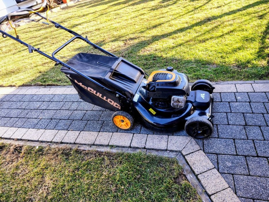Kosiarka spalinowa z napędem  McCULLOCH