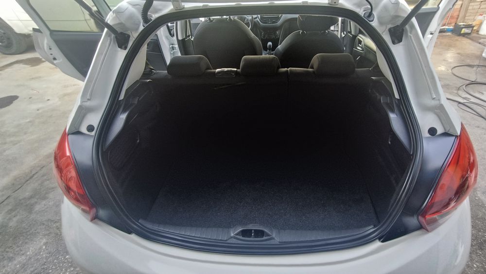 Peugeot 208 style1.200 VTI 84cv
2018
gasolina