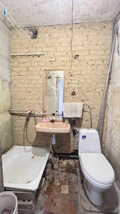 Продаж 1 кім на Новомиколаівці