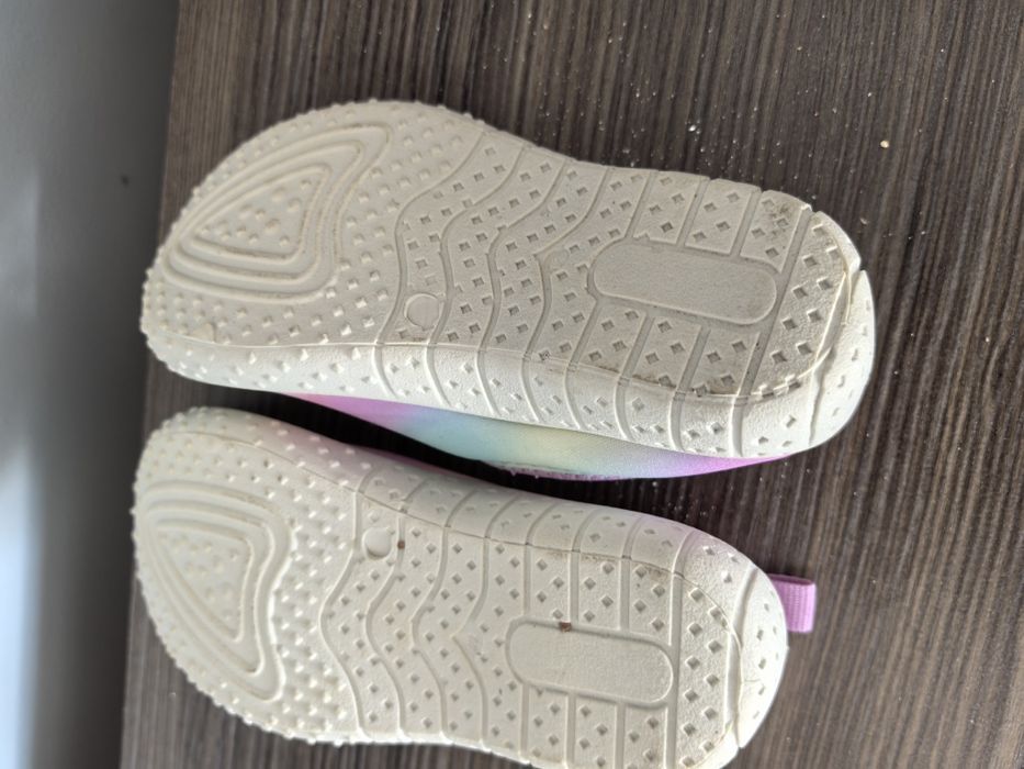 Buty do wody dla dziewczynki