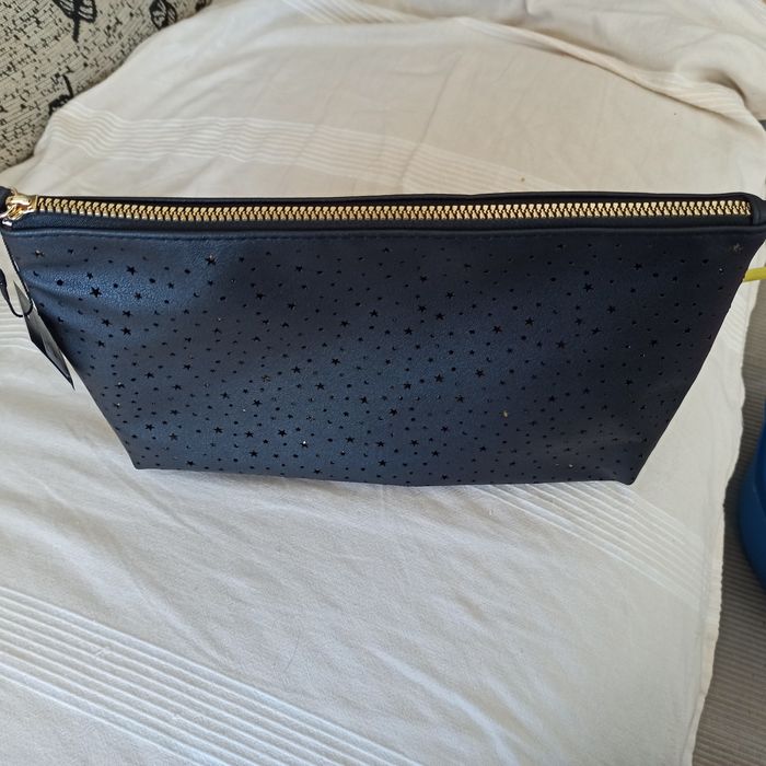 Bolsa Primark preta e dourada