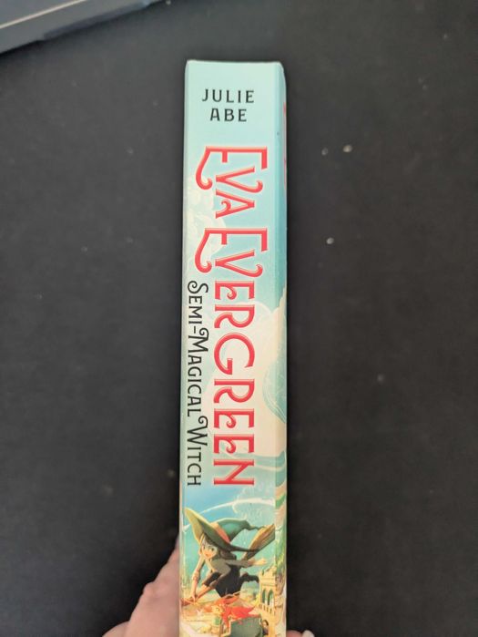 Eva Evergreen, Julie Abe
