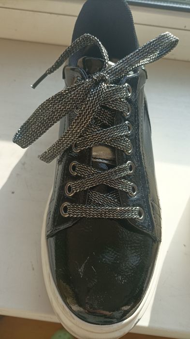 Туфлі , кросівки