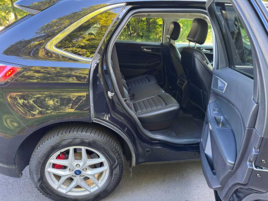Ford Edge      2021