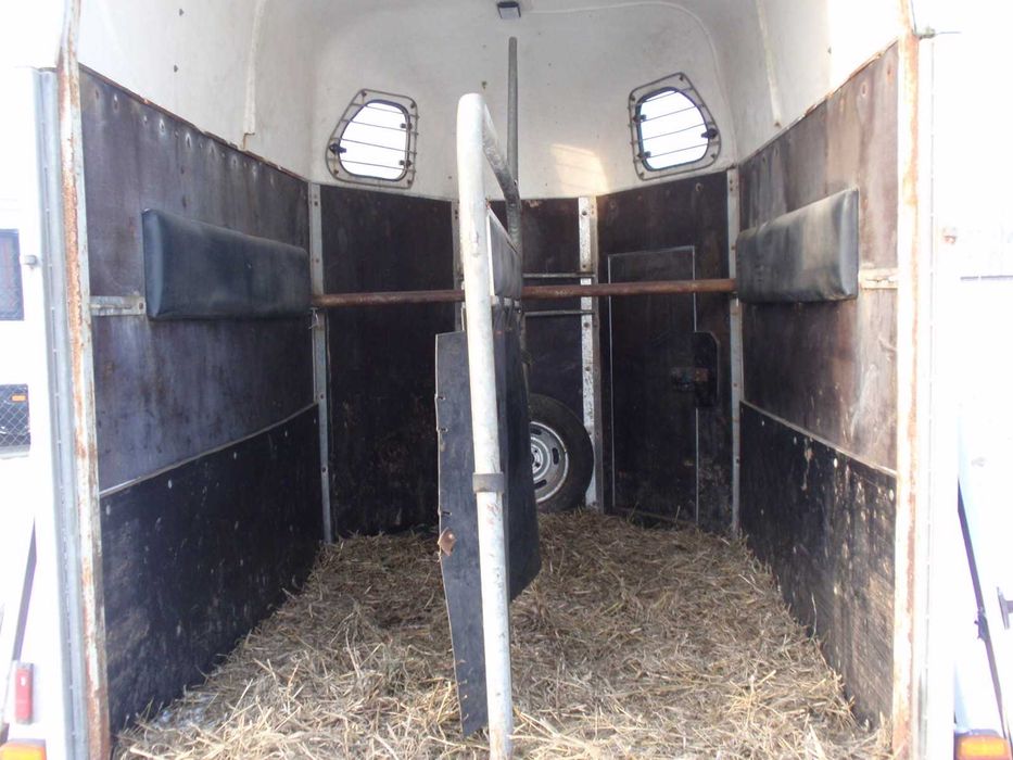 Wypożyczę wynajmę przyczepę przewóz zwierząt koni bydła trzody bryczka