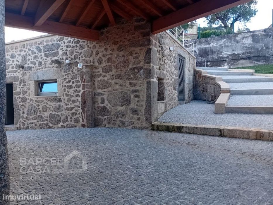 Exclusividade e Charme em Pedra: Moradia Individual T3 em Carapeços...