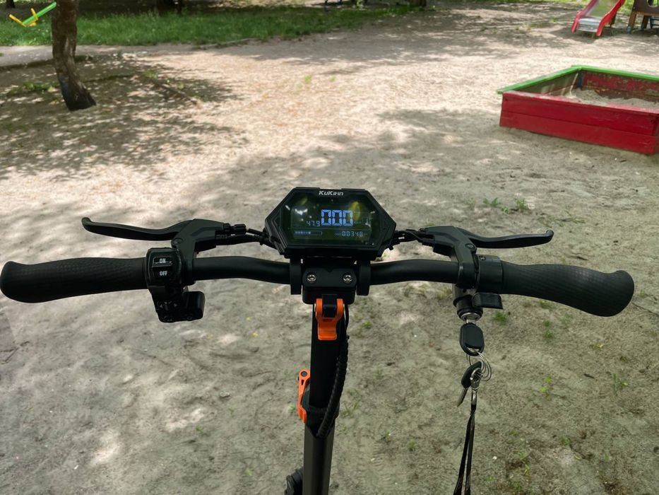 Продам самокат Kukirin G2 pro