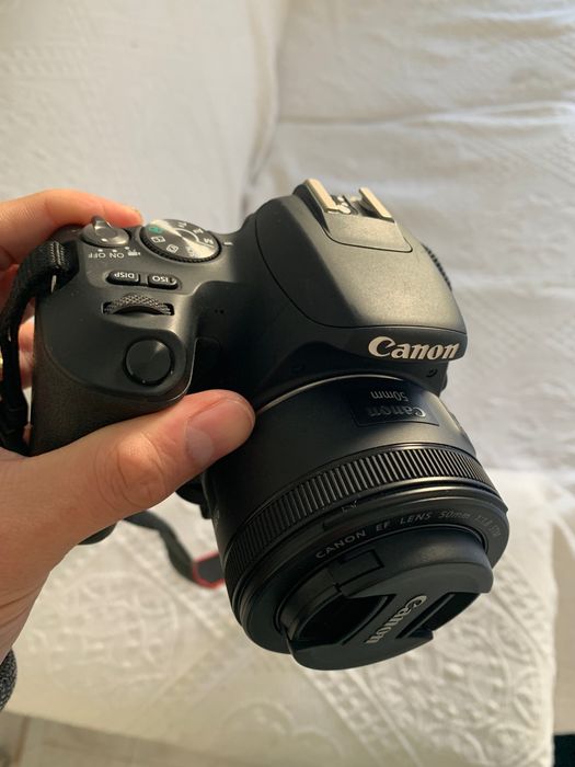 Câmera Cânon EOS 2000D