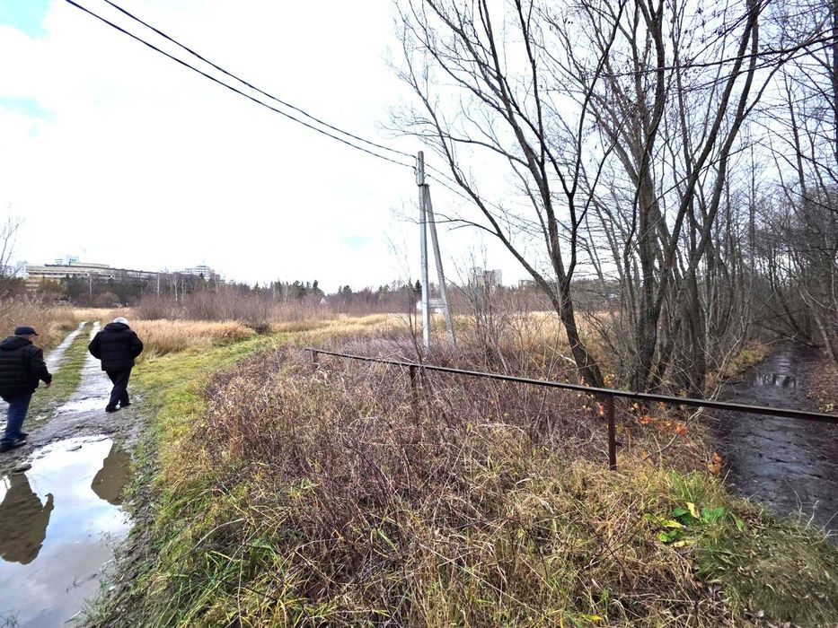 Ділянка під забудову в Трускавці в гарному з багатою зеленню місці