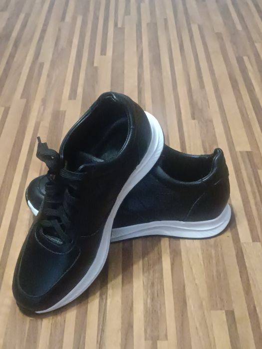Шкіряні кросівки чоловічі