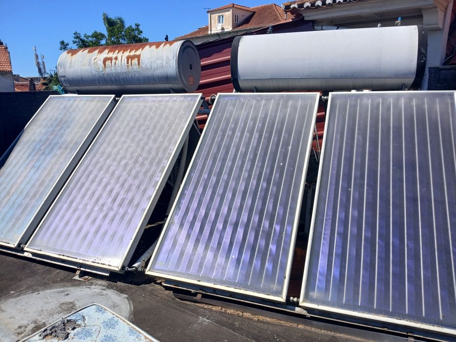 Aquecimento de água,quatro painéis solares