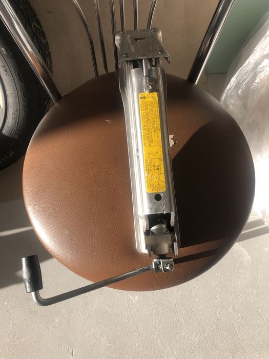 Домкрат audi a6c6 оригінал