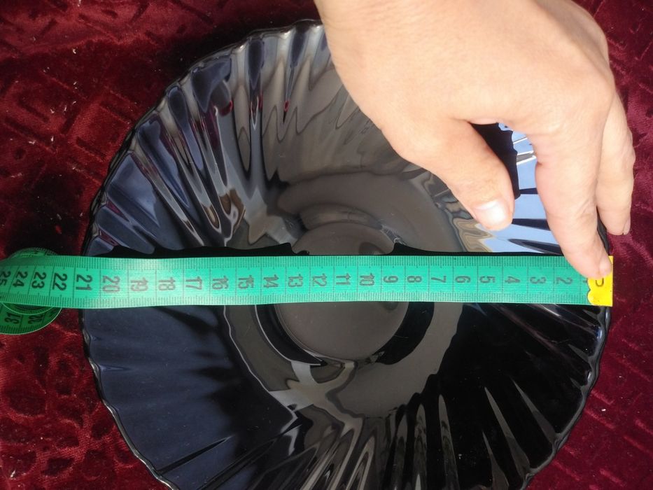 Тарелки черные кухня