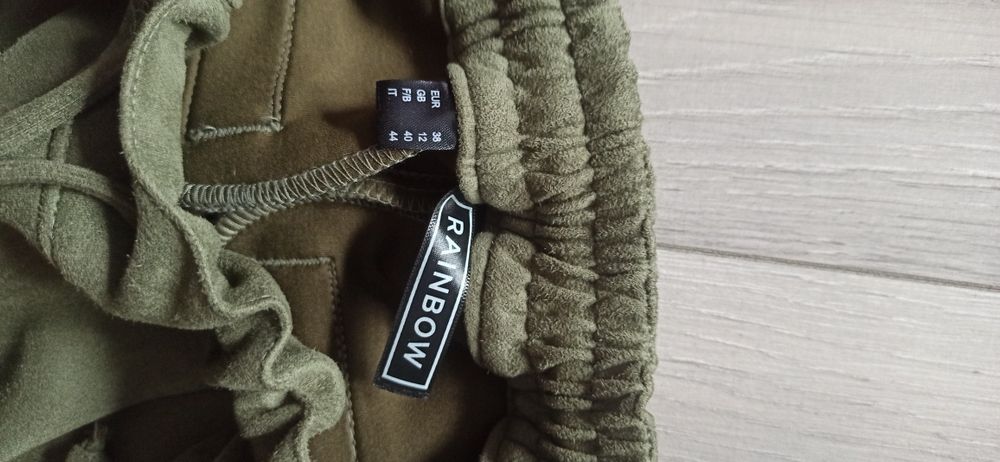 Nowe spodnie khaki, gumka w pasie