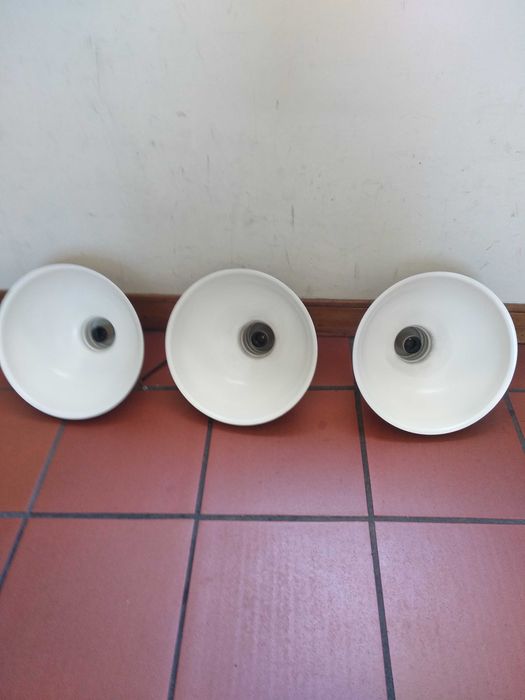 Três Candeeiros em muito bom estado