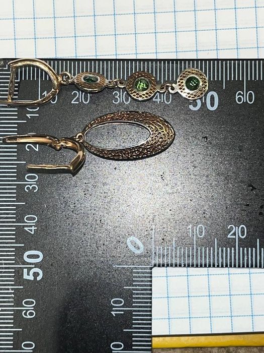 Продам золотые серьги. 3800