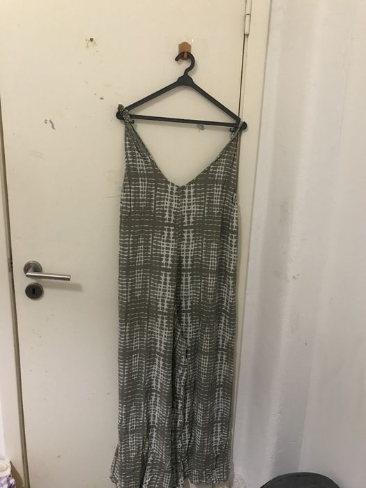 Vestidos e macacões de verão